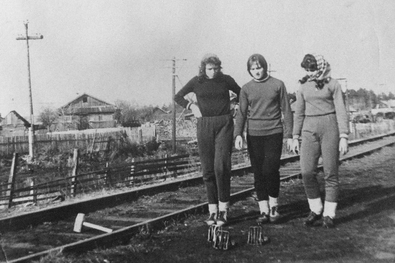 1977