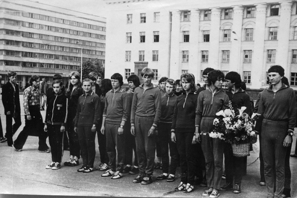 1977