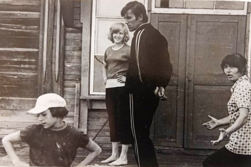 1977