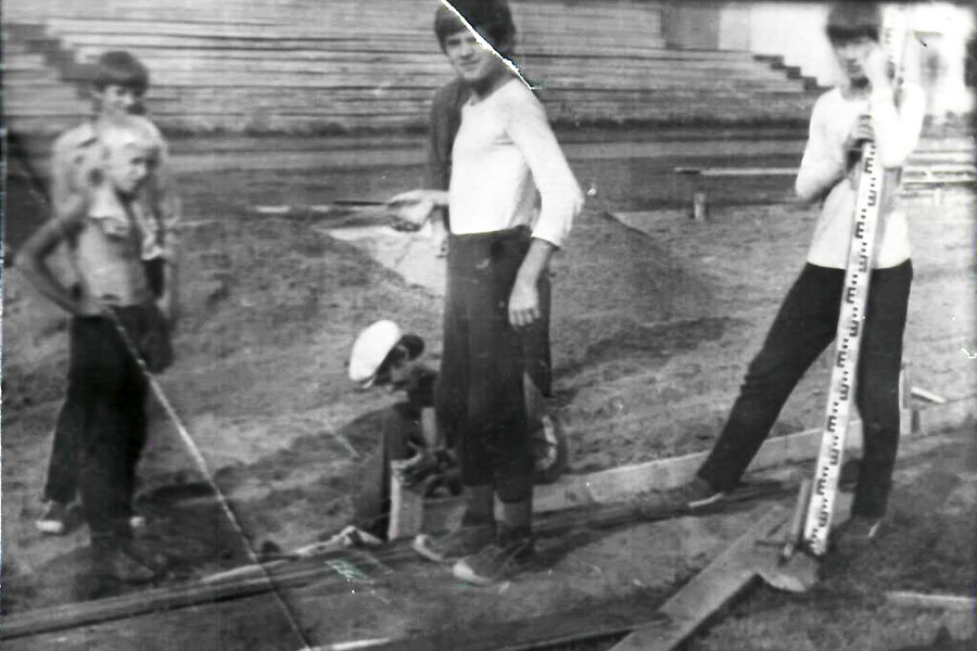 1977